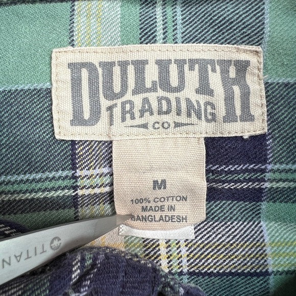 Duluth Trading Free Swingin Flannel Shirt Mens Medium Green Blue Plaid‎ Outdoor - Picture 3 of 9